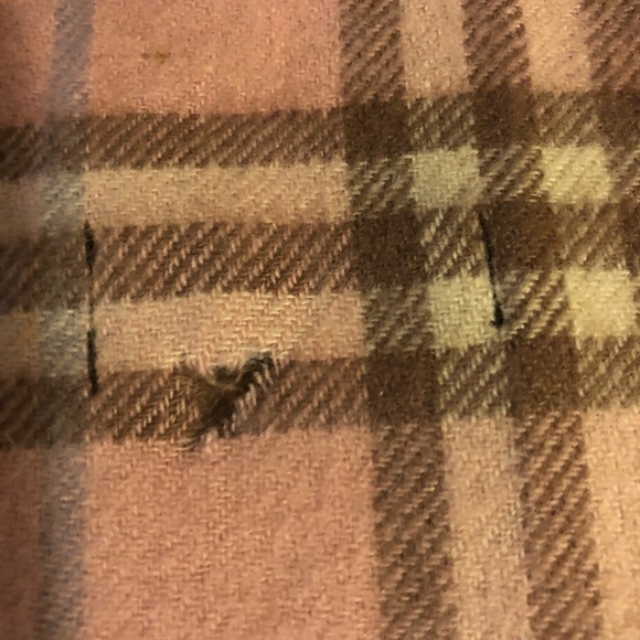 ❄️ Burberry Cashmere Scarf - Picture 7 of 8